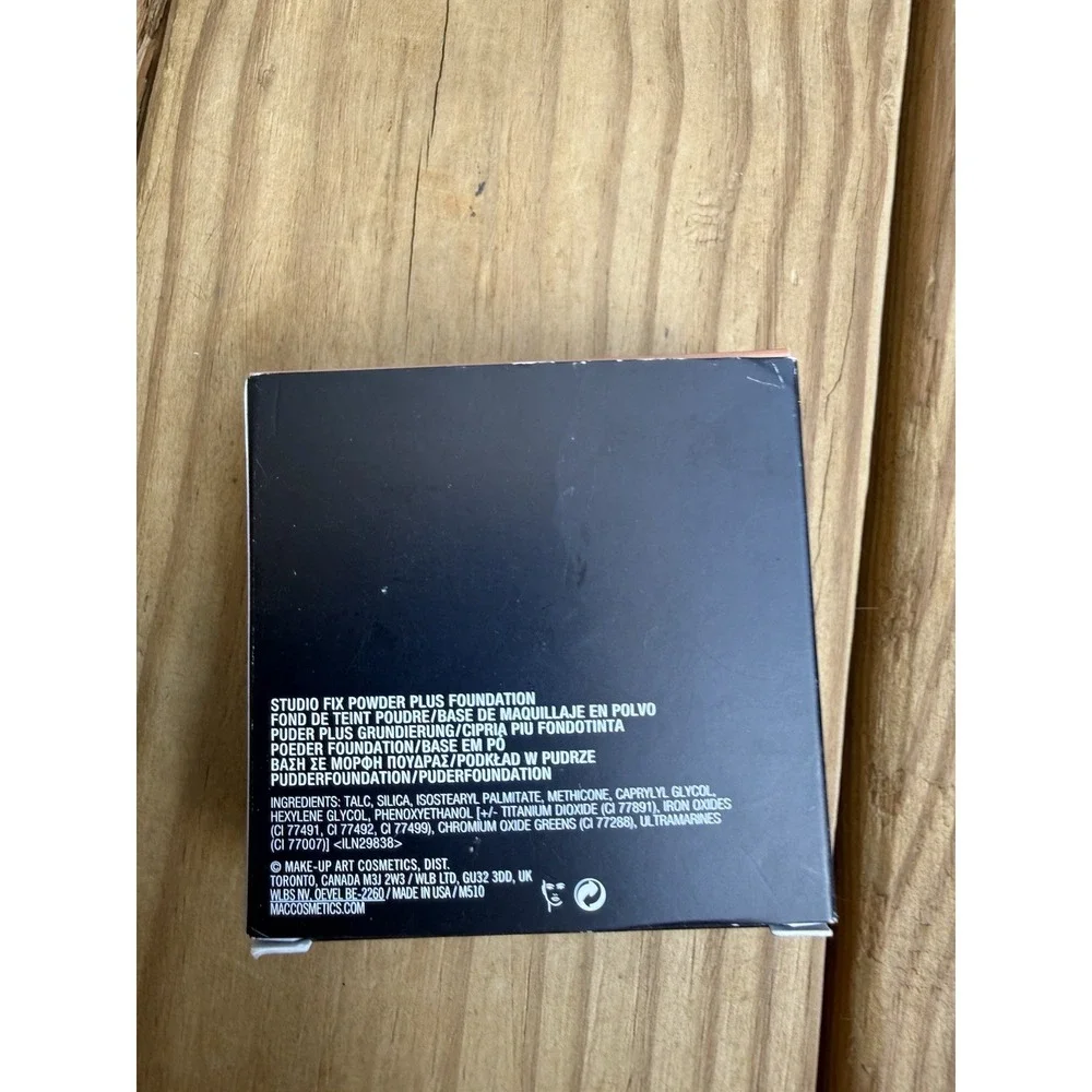 MAC Studio Fix Powder Plus Foundation, Original Formula NW40